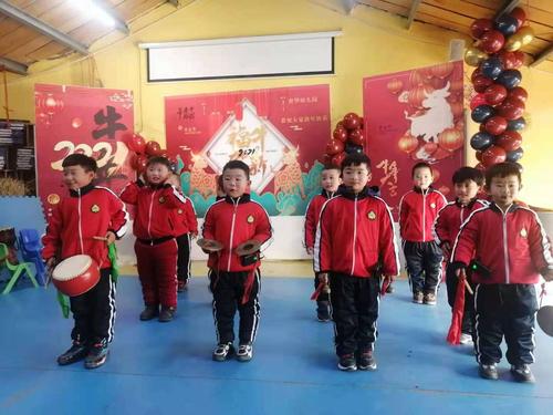 三句半《夸夸我的幼儿园》