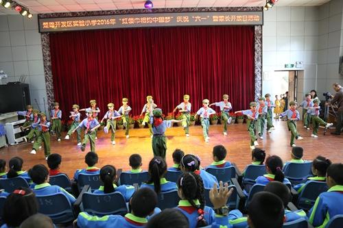 楚雄开发区实验小学举行"红领巾相约中国梦"庆祝"六一"表彰会活动