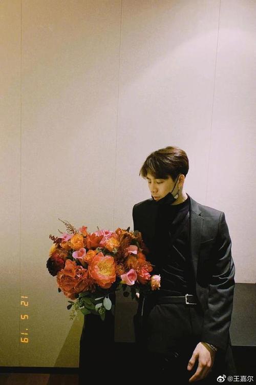 来源:新浪娱乐 王嘉尔 新浪娱乐讯 1月9日晚,王嘉尔[微博]在微博晒出