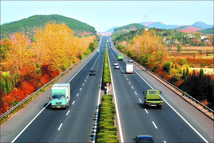  p>公路运输(highway transportation)是在公路上运送 a target="