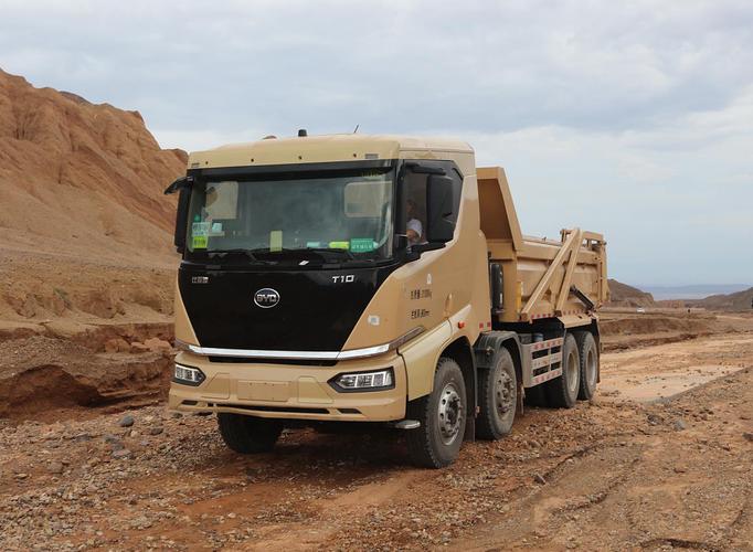 很适合城市工地的比亚迪重卡,外观很帅气,不用烧油零排放_搜狐汽车