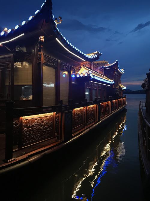 浙江外事旅游西湖180客画舫船夜景照明项目——2020神灯奖申报工程