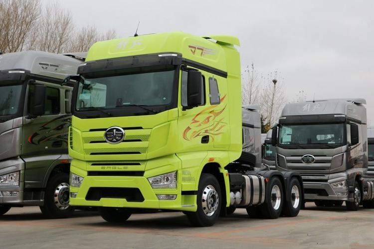 一汽解放 j7重卡 四季版 550马力 6x4 国五牵引车(带差速锁)(ca4250p