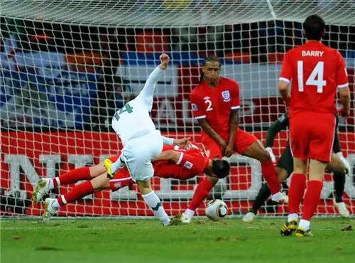 老特里——飞身堵枪眼