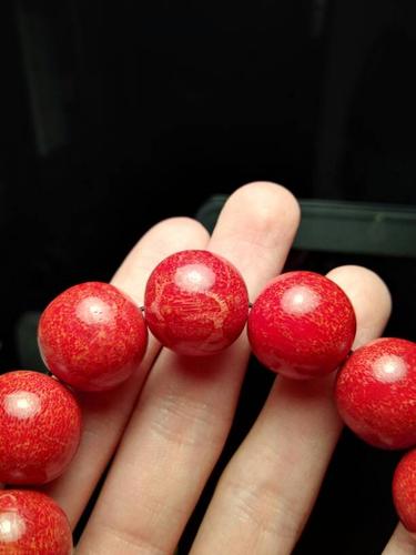 请问红珊瑚上为什么有裂纹一样的纹路,是真是假?