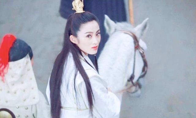 你只知道王祖贤穿衣,张敏回眸,朱茵眨眼,谁见过蔡少芬低眉?