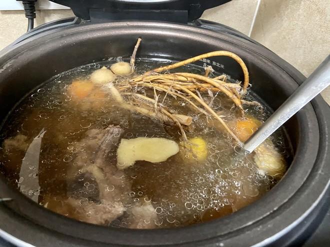 五指毛桃祛湿猪骨汤(电饭煲版)