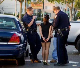 钓鱼式扫黄美国警察老是做完保健再实施抓捕