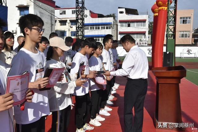 汝南二中举行红心向党逐梦远航2021届毕业典礼暨中考壮行仪式