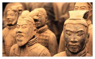 秦始皇兵马俑是用活人烧制?一尊兵马俑裂开后,解开真正的谜底