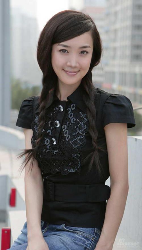 李依晓在著名导演高希希执导的《三国》中饰演"静姝"——司马懿的