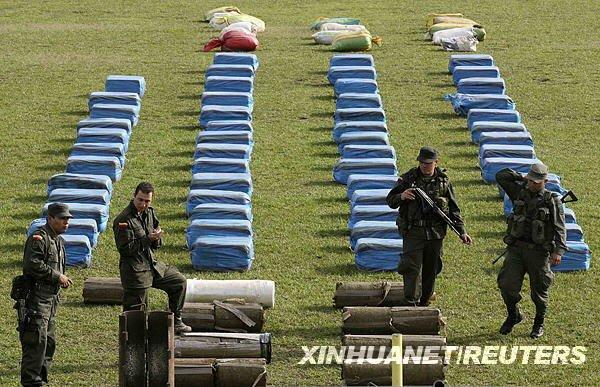 哥伦比亚警方缴获20吨毒品(组图)