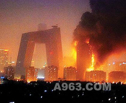 有风水师称,央视新大楼的设计既不符合中轴对称的原则,又犯了歪斜