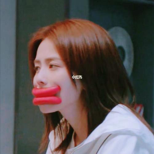 半是蜜糖半是伤_半是蜜糖半是伤影评_情侣头像_素材