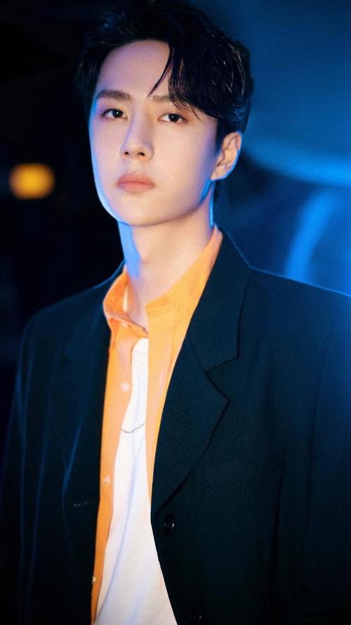 人气偶像王一博,实力舞者王一博,来看《这街3》的帅照吧