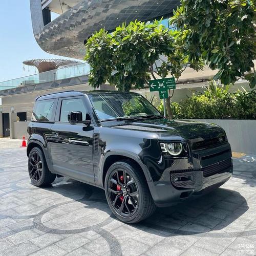 黑色涂装尽显沉稳全新路虎卫士90实车十个男人九个爱