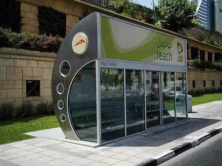 等车不再寂寞,公交候车亭可以这么玩!