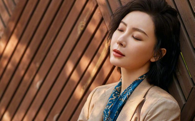 陈数优雅桌面壁纸(2/6)