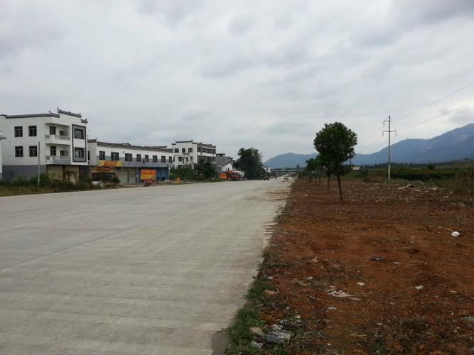 莲山镇位于富川瑶族自治县东南部.