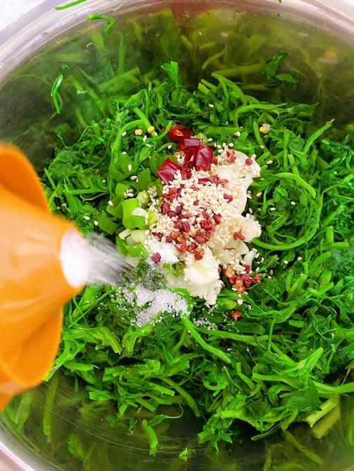 巧拌苜蓿的做法