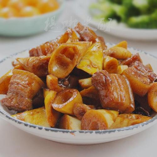 竹笋烧肉,香而不腻,太下饭了