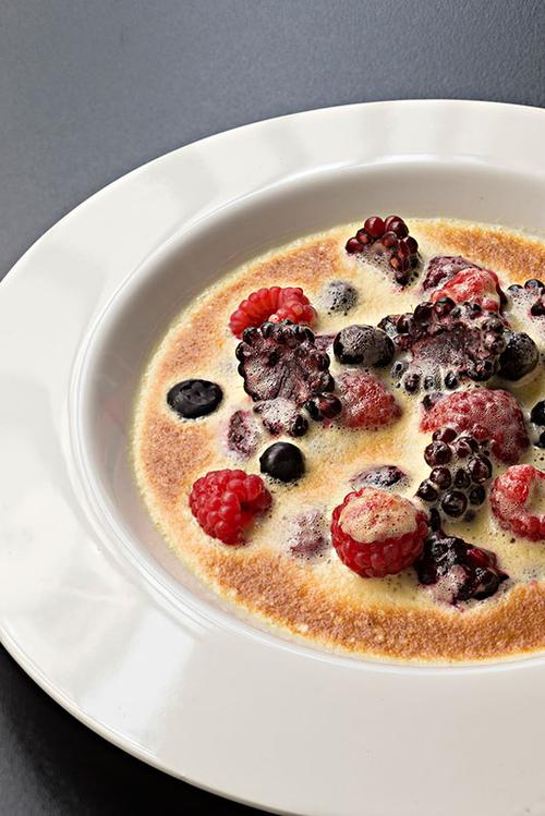  p>萨芭雍是意大利的一种甜品,是用 a target="_blank" href="/item