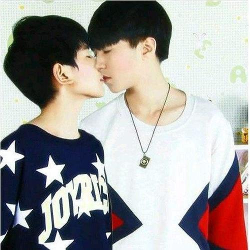 【凯源】tfboys王俊凯和王源亲亲是真的吗?