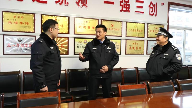 甘肃·崆峒-周明明深入城区派出所调研指导工作
