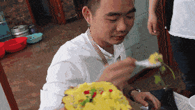 诸暨这位漂亮小姐姐,你认识吗?她做的这件事太疯狂