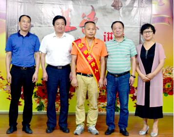 "铜陵好人"崔朝辉命名表彰会举行