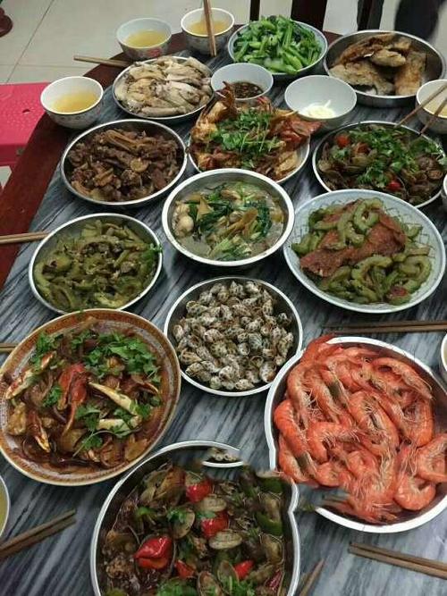 海边同学招待的海鲜大餐实在太丰盛了一辈子都难忘