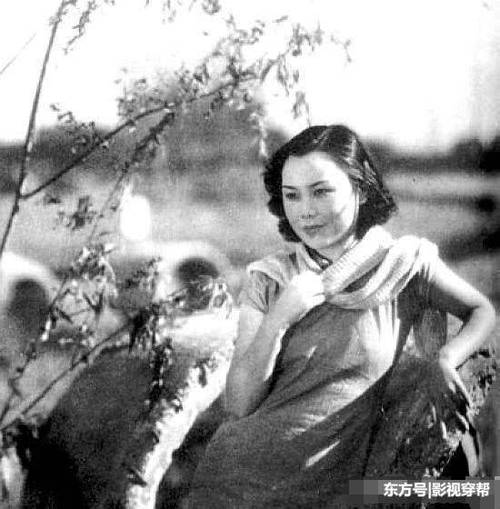 最受欢迎女演员,合作赵丹成名,二婚找到痴心人