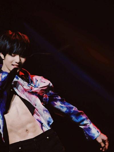 刘耀文谢谢你的坚持不放弃,我看到如此优秀的你未来我永远陪你一起走