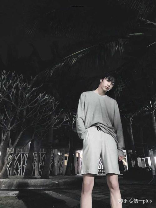 (保你入坑,不入你就多刷几遍) 颜值方面 港风男孩刘耀文 肩宽腿长