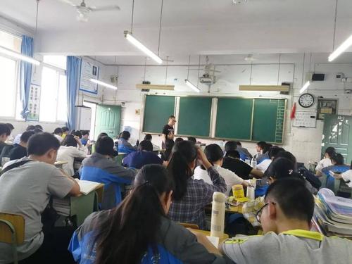 南充市白塔中学2019年4月"推门听课"简报