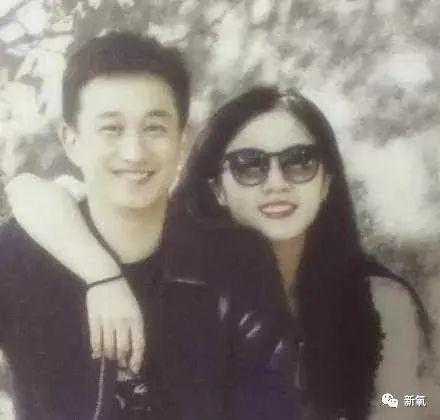 一张古典清雅的鹅蛋脸,脸部轮廓流畅但又有一定钝感,侧面立体度不算高