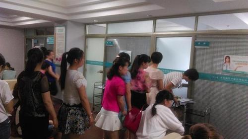 中铁二局青岛枢纽项目工会开展"关爱女职工,妇检送健康"活动