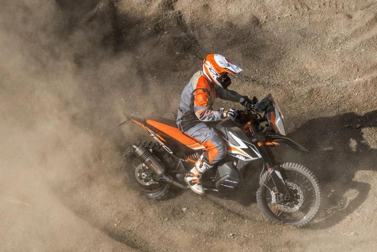 国产,进口大排拉力混战,降价后的ktm790adv竞品横评