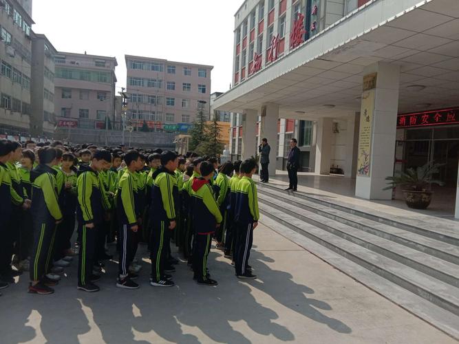 彬州市紫薇中学第31个爱国卫生月宣传栏