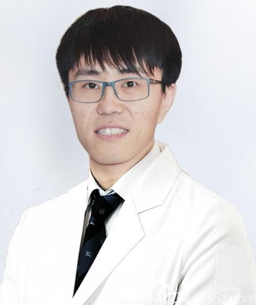 北京中诺口腔医院种植科主任刘诚成医生