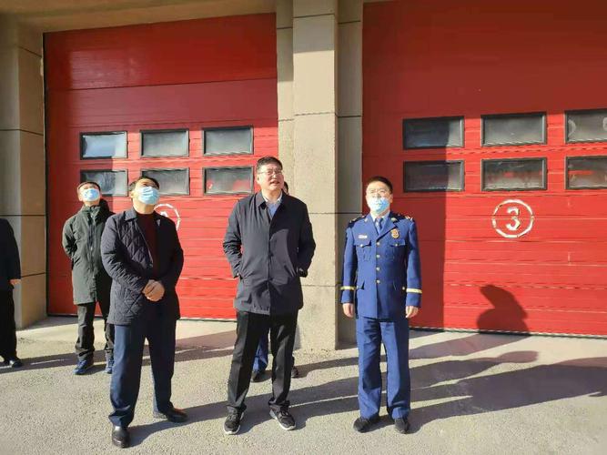 岫岩县县委书记杜强同志一行亲切慰问大队指战员
