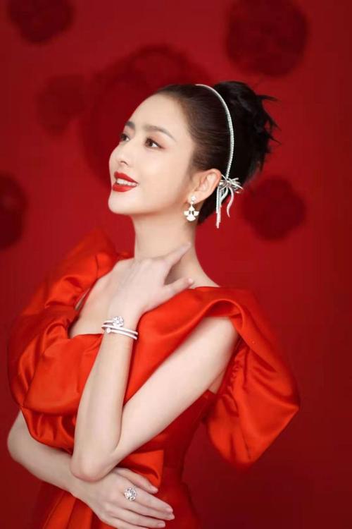 明星壁纸丨佟丽娅第五期,2021年春晚最美出场首演,赞同吗