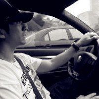 高富帅开车头像 形象出众帅气的男士开车头像图片