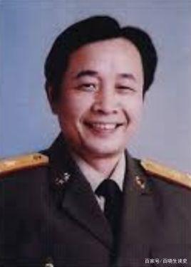 曾山的四儿子曾庆源在解放军空军工作,1999年,49岁的他晋升少将军衔