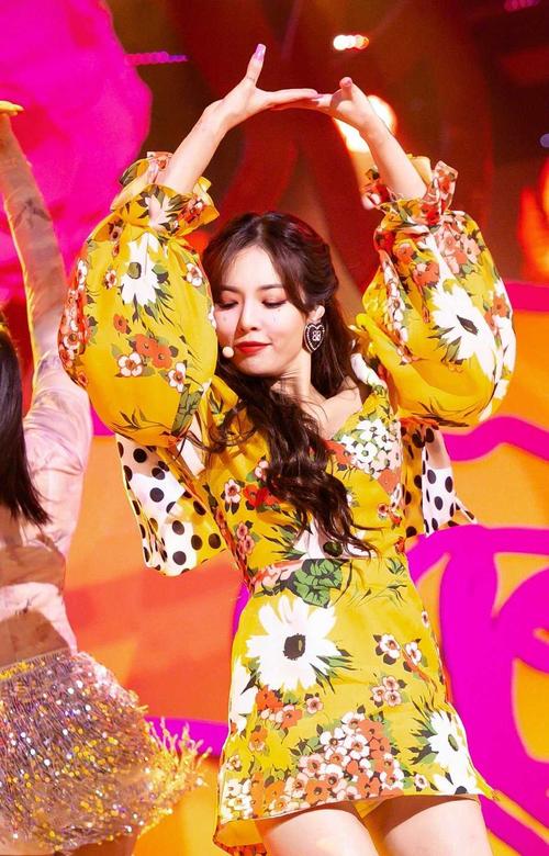 金泫雅flowershower同款一字领露肩性感短款印花拼接连衣裙