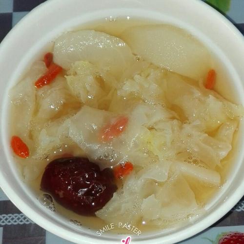 哎呀虫子做的银耳冰糖炖雪梨