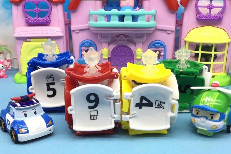 变形警车珀利:海利生气飞走,结果忘了自己已经没有螺旋桨的事!