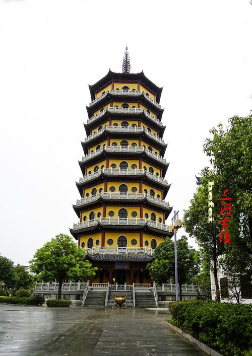 万年寺里的塔,时间关系没有走近观看.