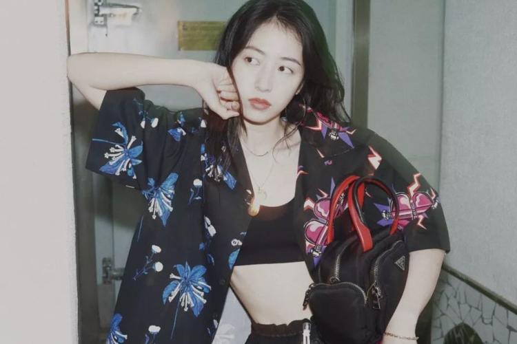 港风女孩的如何打造?单品的挑选和搭配是关键,复古港味轻松搞定