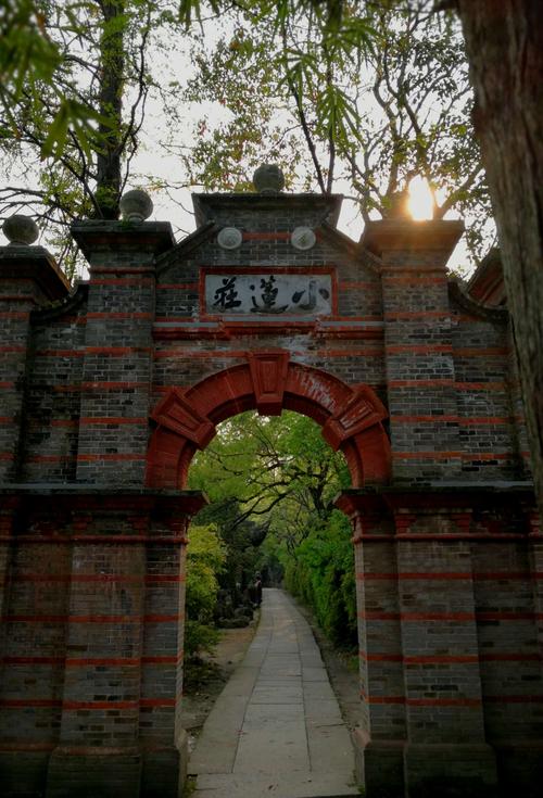 写美篇南浔曾由南林和浔溪两村组合而成,具有七千余年悠久历史,拥有